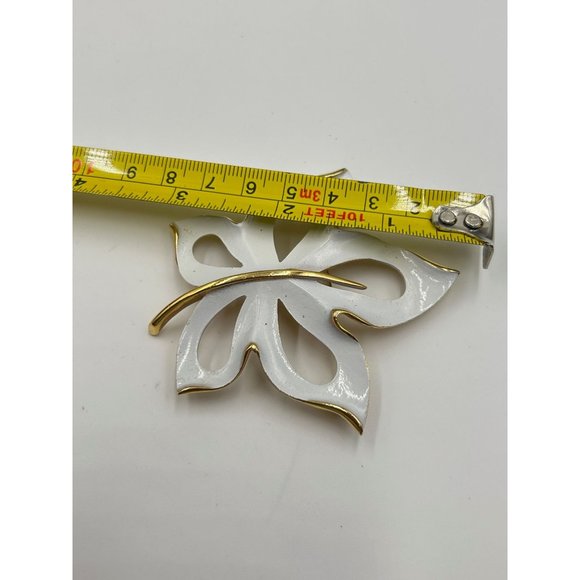 Signed NAPIER Leaf Brooch White Enamel Pin Designer Signed Costume Jewelry - Picture 5 of 5